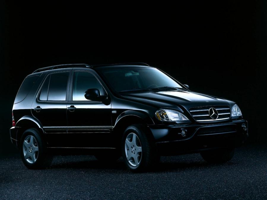 Mercedes-Benz ML55 AMG 2000 года  (EU) (фото 2 из 11)